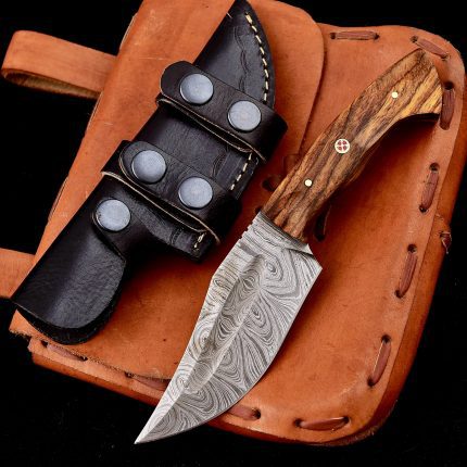 Premium Wood Handle for a Secure Grip – Ergonomically crafted for comfort and maximum control in any condition.